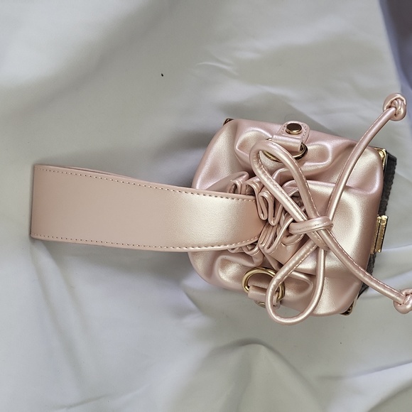 Snakeskin Print Pink cube Clutch purse wrist strap - Picture 11 of 15